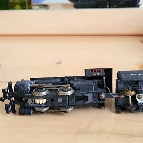 Vintage HO Scale Pennsylvania Steam Switcher and Coal Tendor - Picture 5 of 11